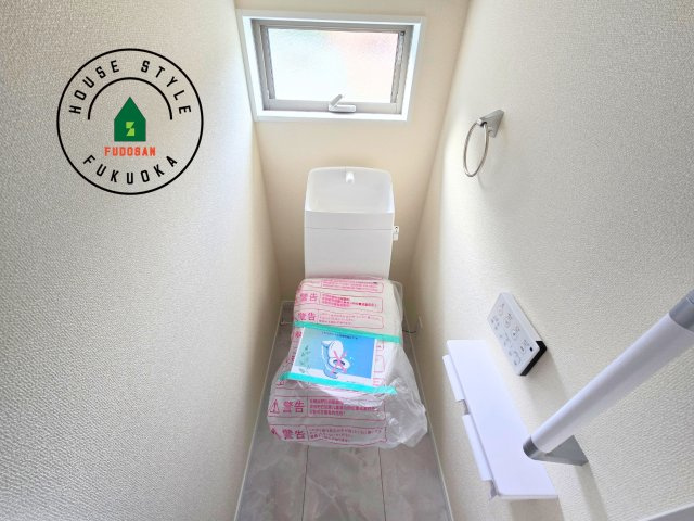 糸島市志摩サンセットロード第1-1棟（1号棟）のトイレ|温水洗浄便座を完備しております。2ヶ所にトイレがあるのは朝の慌ただしい時間も安心です。