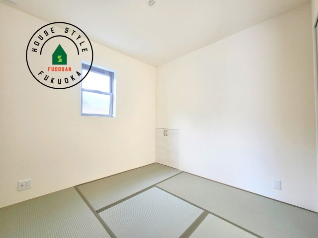 糸島市志摩サンセットロード第1-1棟（1号棟）の和室|和室を上手に活用すると暮らし方の幅が広がります。例えば普段は開け放して、子供の小さいうちはお昼寝や遊びのスペースに。畳はソフトなので転んでもケガをしにくく安心です