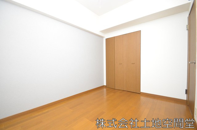 ホワイトキャッスル砂津の子供部屋|洋室5.5帖