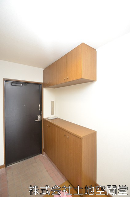 ホワイトキャッスル砂津の玄関