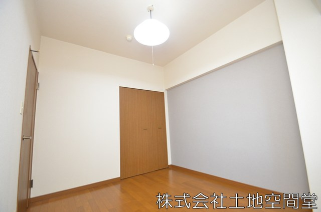 ホワイトキャッスル砂津の洋室|洋室6帖