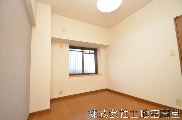 ホワイトキャッスル砂津の子供部屋|洋室6帖