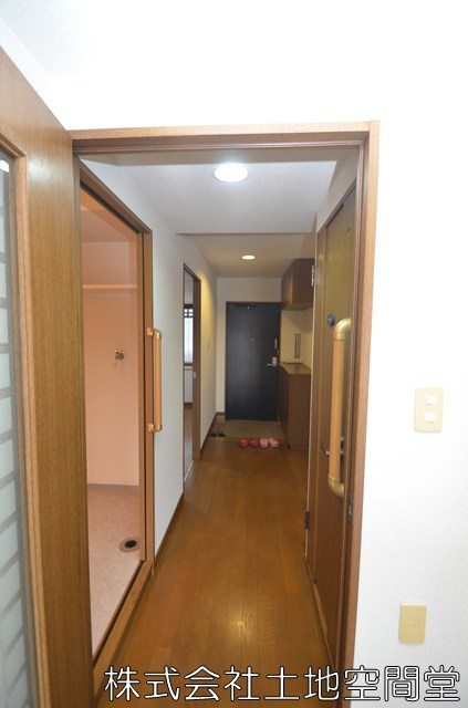 ホワイトキャッスル砂津の玄関