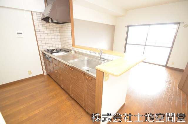 ホワイトキャッスル砂津のキッチン|LDK14帖