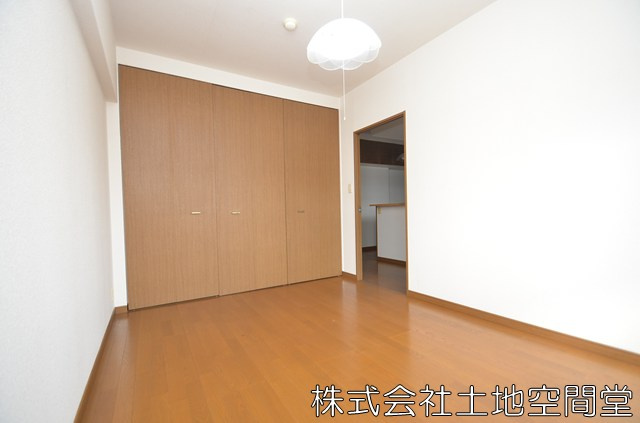 ホワイトキャッスル砂津の洋室|洋室6帖