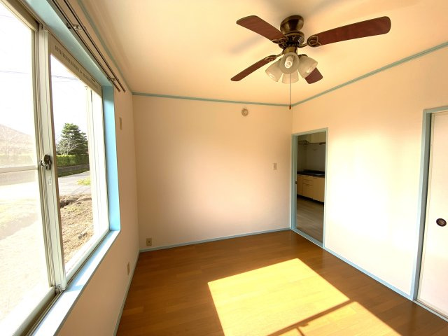 ドマーニの洋室