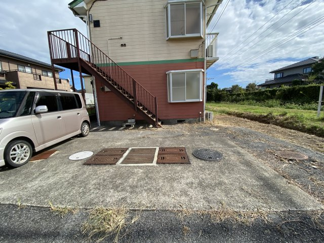 ドマーニの駐車場