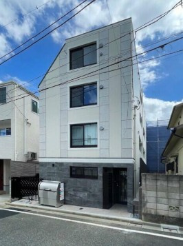 【外観】 | エルファーロ中野新橋 | 鉄筋コンクリート造のがっちりとした建物。