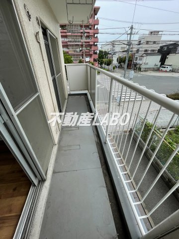 スリースター鶴町のバルコニー