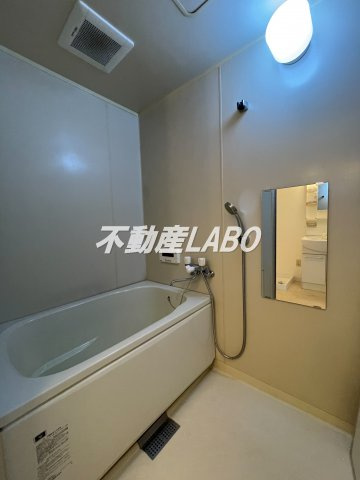 スリースター鶴町の浴室