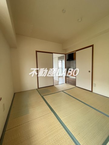 スリースター鶴町の寝室