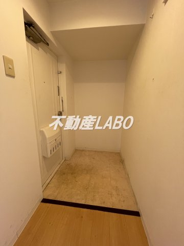 スリースター鶴町の玄関