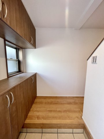 練馬区旭丘2丁目　敷地103ｍ2　魅力的な街の限定1棟の玄関