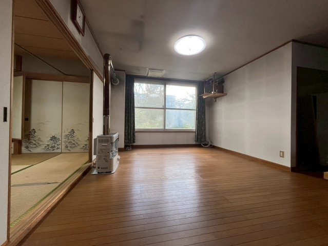 平和2条3丁目 戸建の居間・リビング|間取り広々ＬＤＫ１７．６帖♪