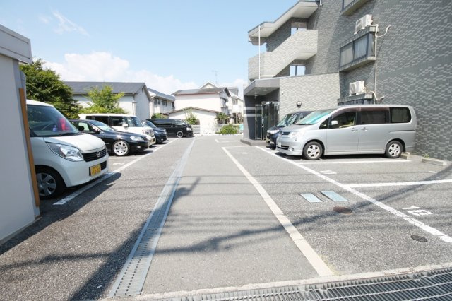 サンセール宝塚の駐車場|駐車場です