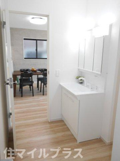 【独立洗面台】 | 郡山市菜根3丁目新築一戸建て1棟 | 独立洗面台、朝の身支度には欠かせません