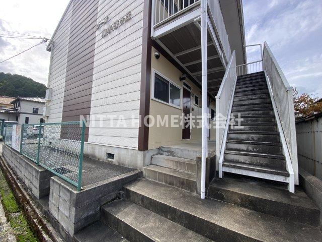 コーポ南小谷ヶ丘のその他|清潔感のあるエントランスです○