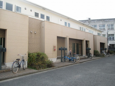 【その他共用部分】 | カーサヴェルデ（東淀川） | 玄関が横並びになっています