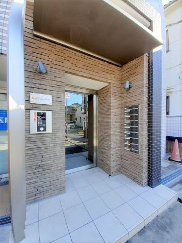 ロイヤルステイツ　アネックスのエントランス