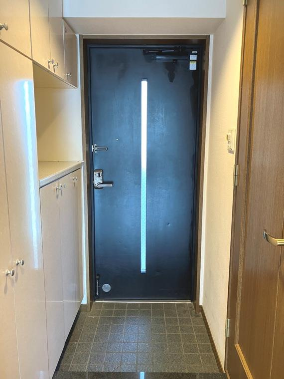 平塚八重咲町三和プラザの玄関