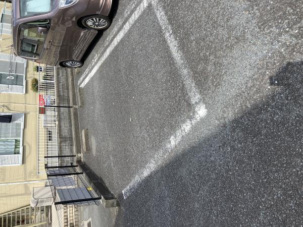 ハイツ鎌倉Ａの駐車場