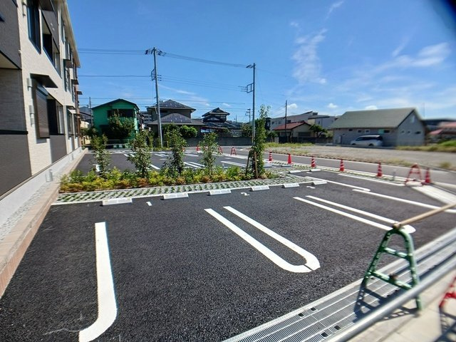 アベニールＦの駐車場
