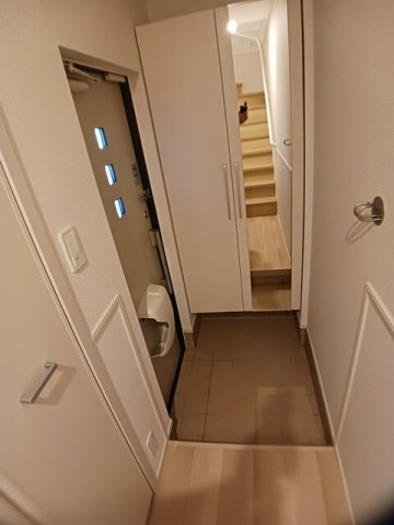 アベニールＦの玄関