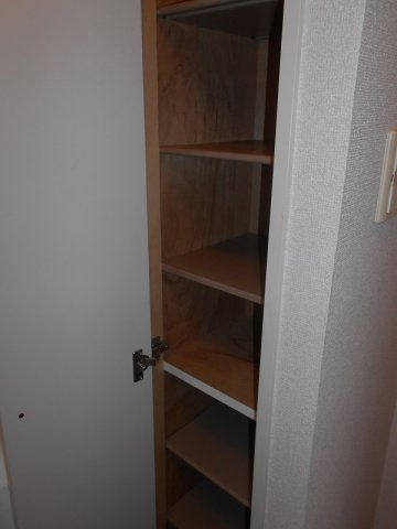 レオパレスヴェルジェ　ドゥの玄関