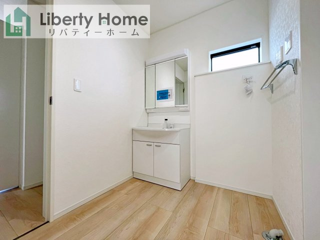 常総市新石下第8　新築戸建　2号棟の独立洗面台