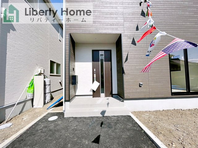 常総市新石下第8　新築戸建　2号棟の玄関