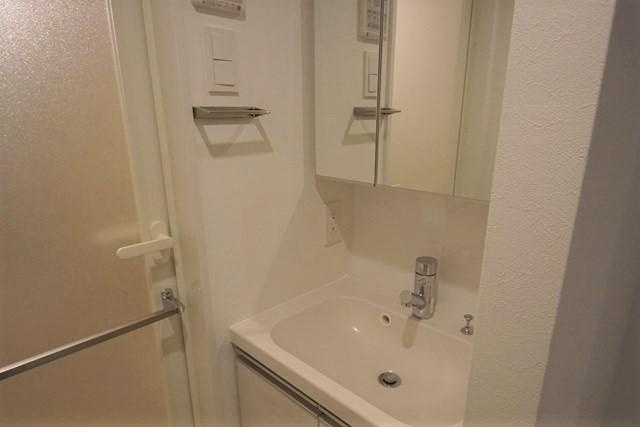 ALTERNA祐天寺の独立洗面台