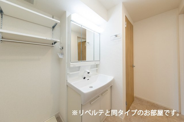 シャンブル湘南の洗面所