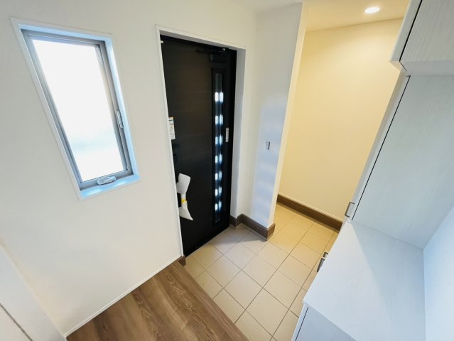 武豊町土穴57-6『仲介手数料無料』新築戸建ての玄関