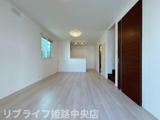 【居間・リビング】 | 岩端町戸建　4