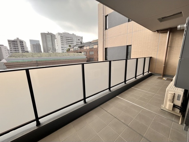 千代田区六番町の賃貸マンションのバルコニー