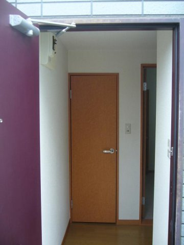 レオパレスファナーリの玄関