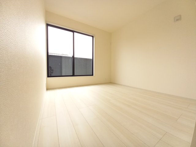 水戸姫子　４期の洋室|バルコニーに面しているので日差しが入り明るく暖かいお部屋です～