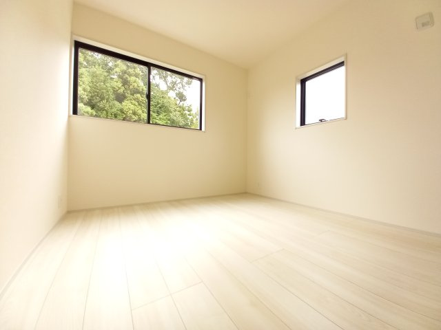 水戸姫子　４期の洋室|お子様の成長にも対応でき窓の位置が高いので子供部屋に適しています。マイホームだからこその喜び。