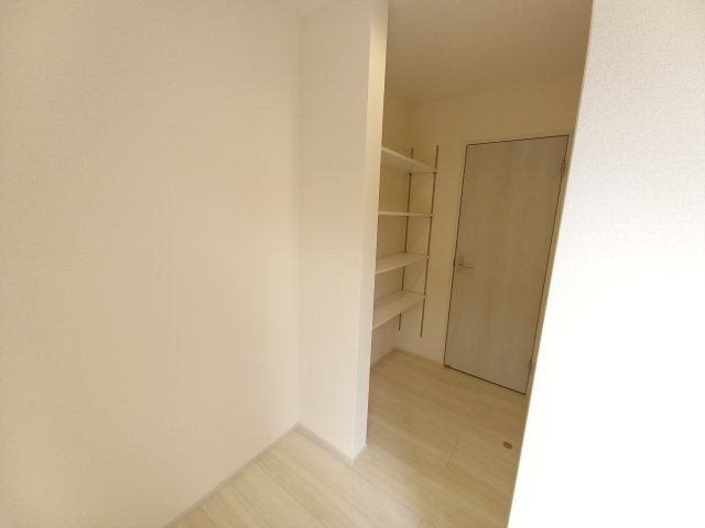 水戸姫子　４期の収納|キッチン横のパントリーには、備蓄品や非常食のストックなどすっきり収納していただけます
