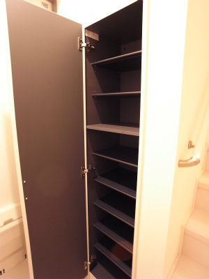 リブリ・SUN GREENの玄関