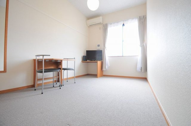 レオパレス向川Ⅳの居間・リビング