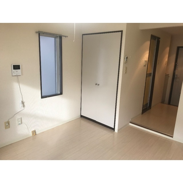 フローラルコートⅠの居間・リビング