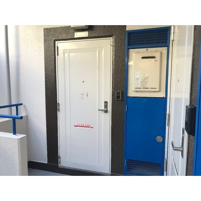 フローラルコートⅢの玄関