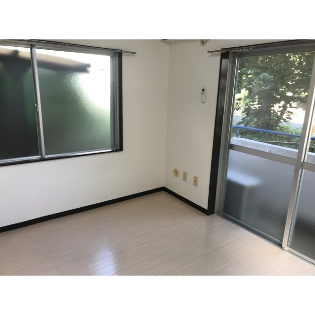 フローラルコートⅢの居間・リビング