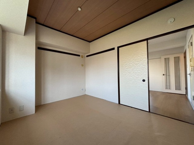 【内装】 | KUビル | 明るい色調の室内です