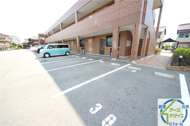 コーポ・サカシタの駐車場