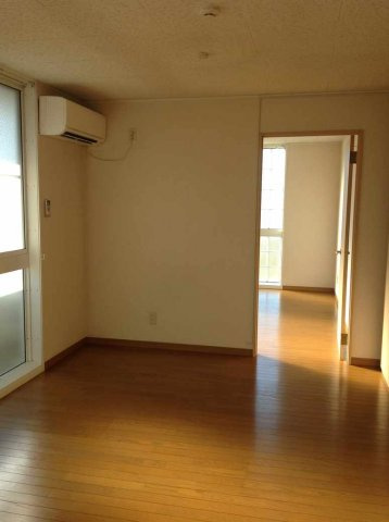 レオパレスセリティー湘南の居間・リビング