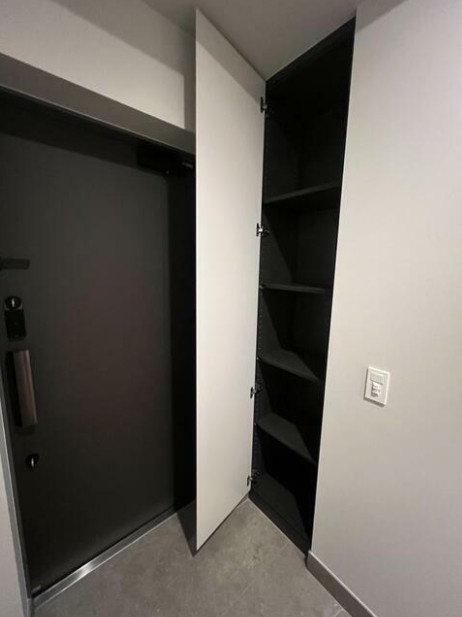 千代田区六番町の賃貸マンションの玄関