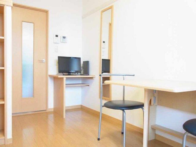 レオパレスＫＡＺＵⅢの居間・リビング|現況優先