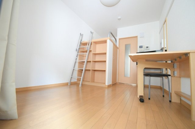 レオパレスＫＡＺＵⅢの居間・リビング|現況優先